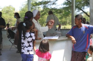 Sr Filomena doing a toothbrushing demo