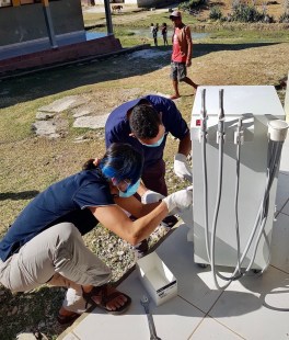 Blanche and Nico fixing suction